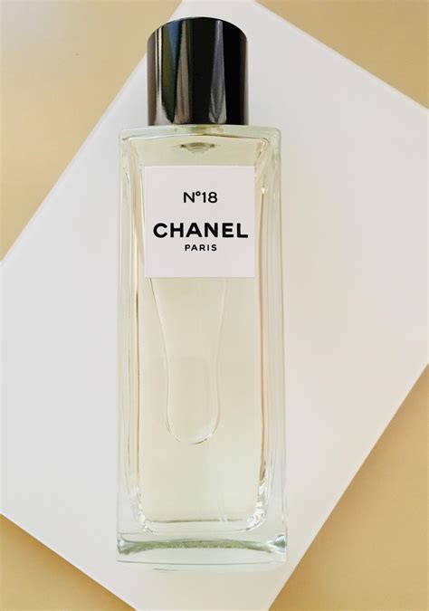 N°18 Eau de Parfum Chanel for women .